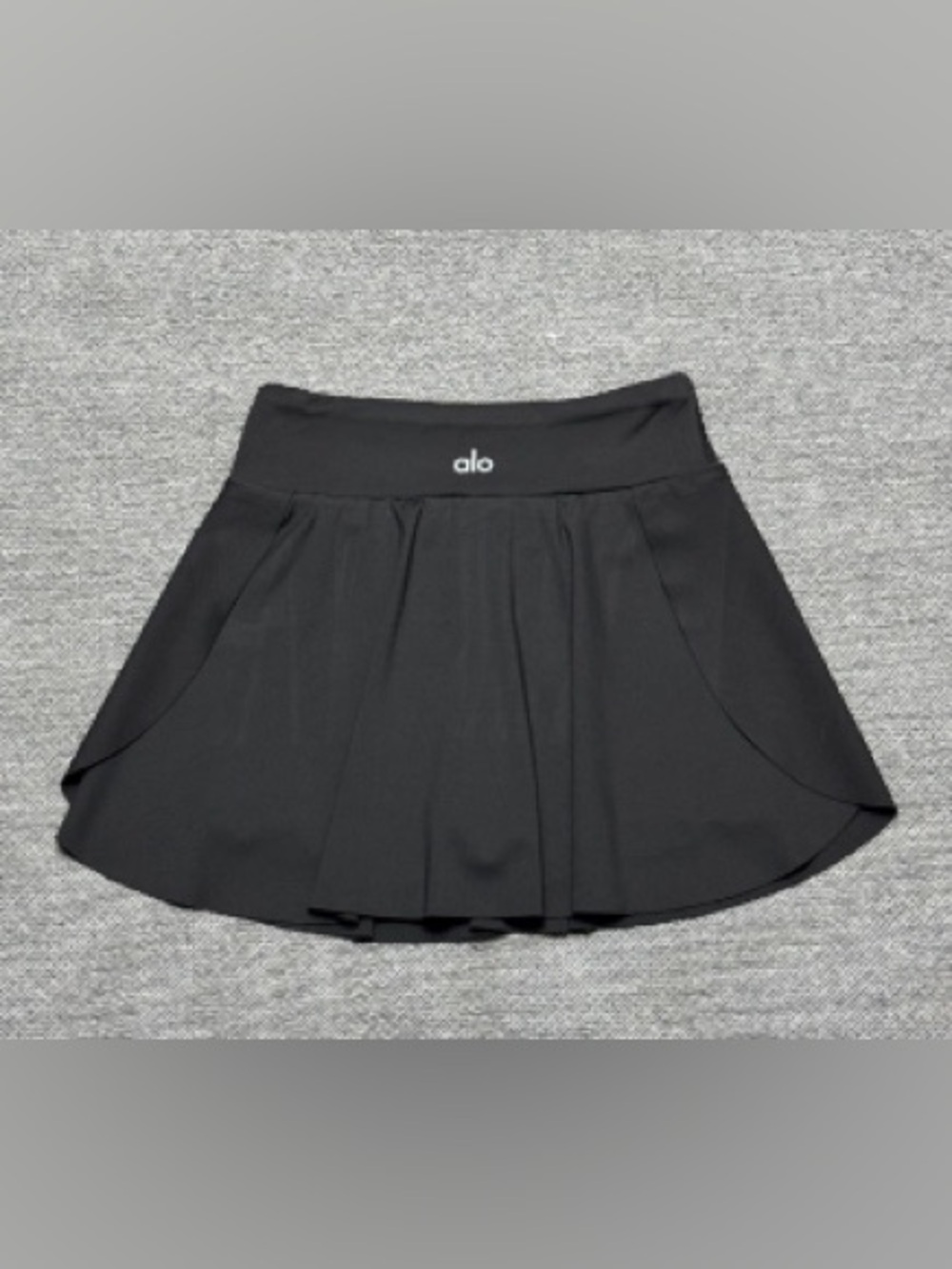 ALO Yoga Black Skirt Set - Crop Top & Pleated Skirt - Picture 4 of 5